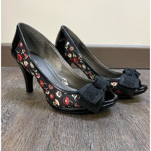 Xhilaration peep toe pumps, sz 9